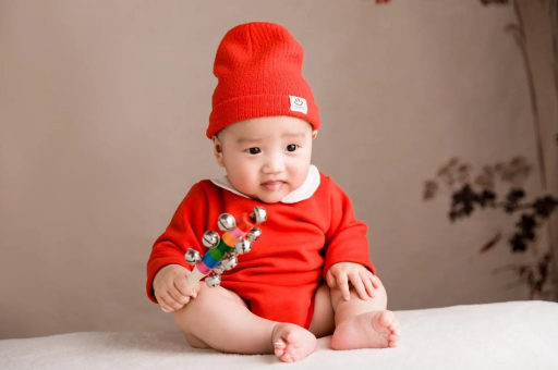 西双版纳3个月宝宝翻身